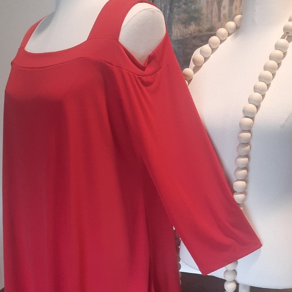 Red Cold Shoulder Shark Bite Tunic - Picture 4 of 9